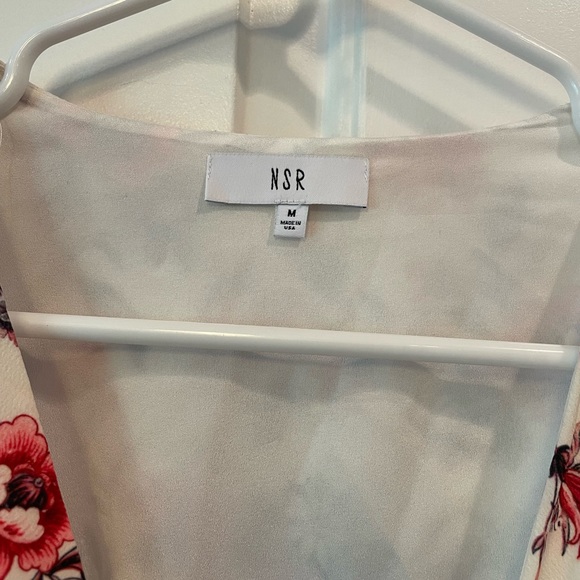 NSR women’s spring or summer floral dress. Above the knee. Zipper in back. - Picture 3 of 4